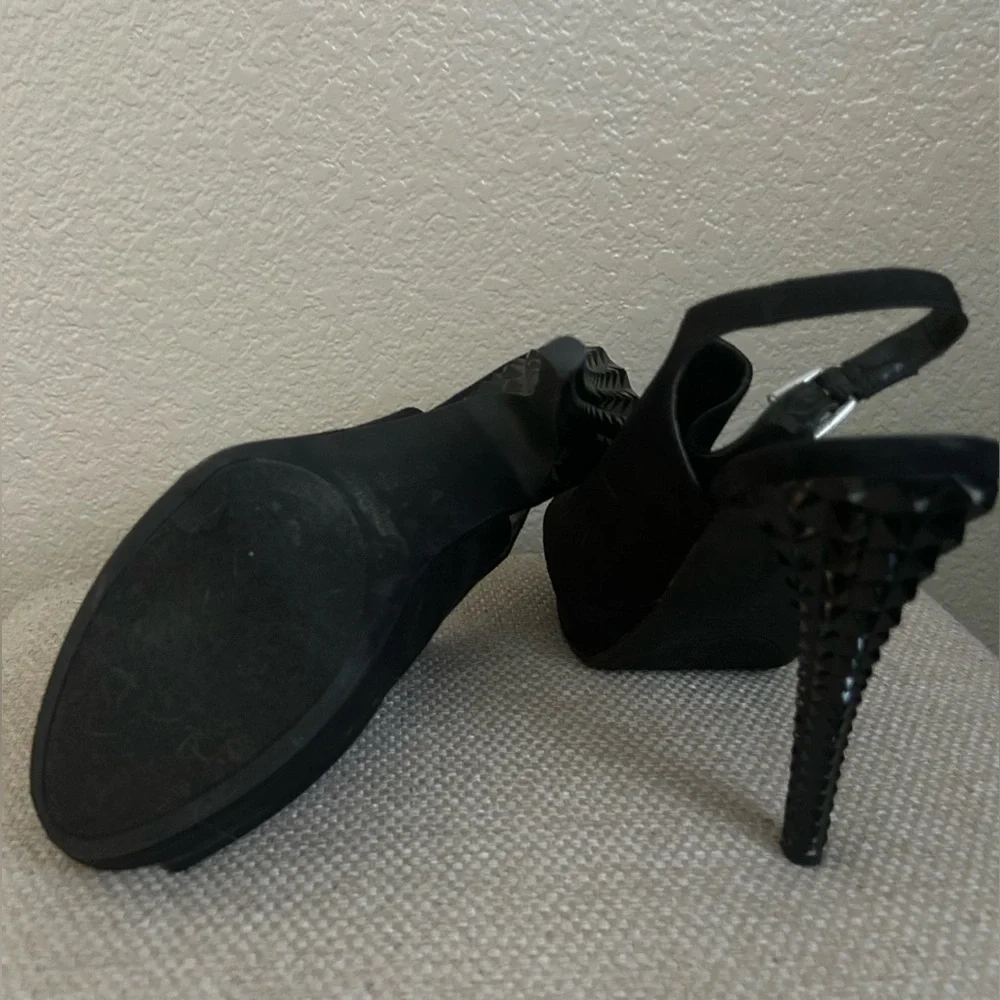 Heels - Picture 2 of 4